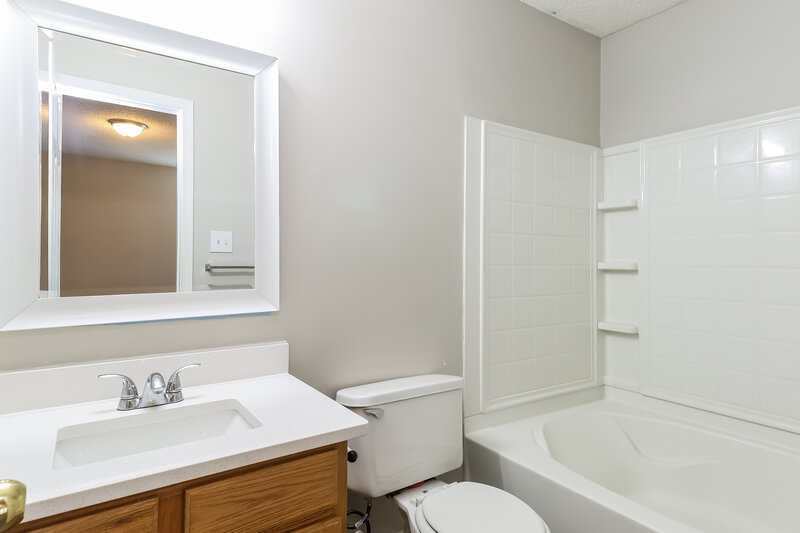 1,940/Mo, 15123 Dehavilland Dr Charlotte, NC 28278 Bathroom View