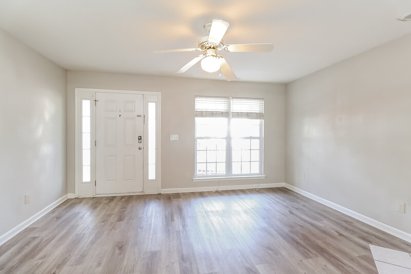 1,910/Mo, 6504 Wild Orchid Ct Charlotte, NC 28262 Living Room View