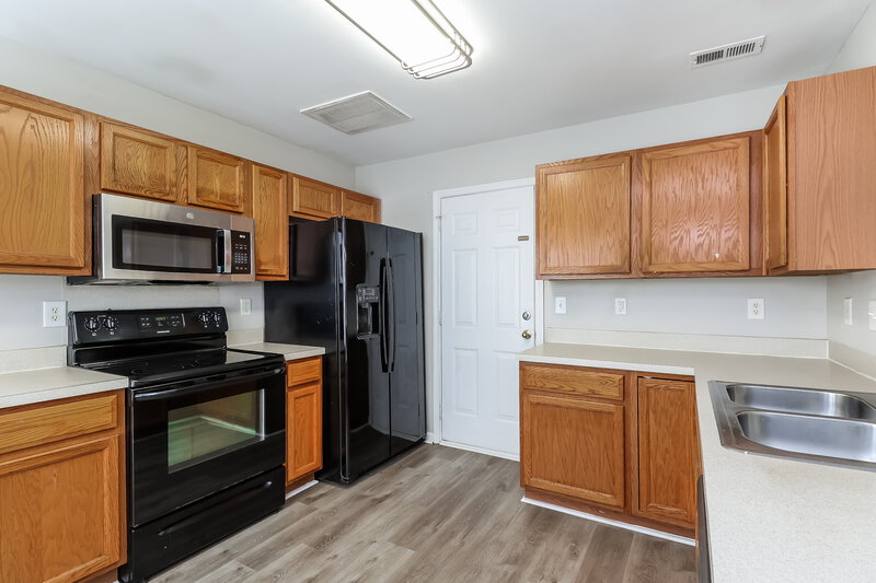 1,910/Mo, 6504 Wild Orchid Ct Charlotte, NC 28262 Kitchen View 2