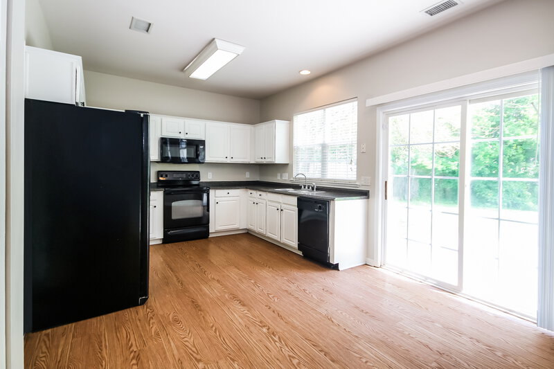 2,300/Mo, 8909 Lyleton Ln Charlotte, NC 28269 Kitchen View