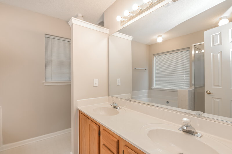 2,660/Mo, 3422 Breezy Morn Ln Charlotte, NC 28269 Main Bathroom View