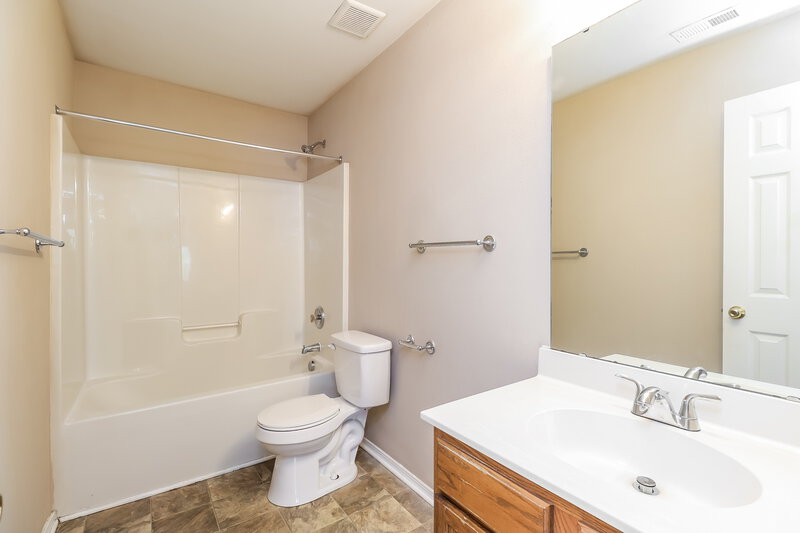 2,600/Mo, 11009 Dry Stone Dr Huntersville, NC 28078 Bathroom View