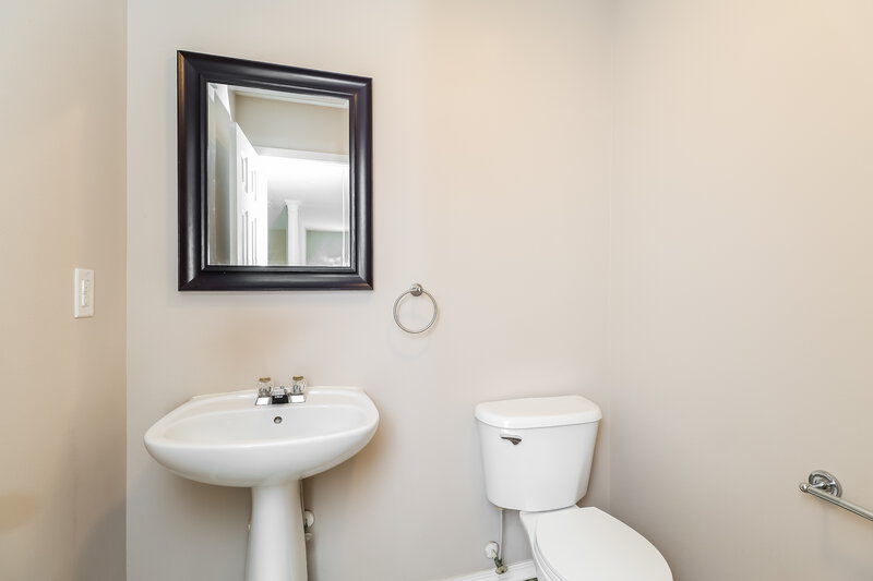 2,600/Mo, 11009 Dry Stone Dr Huntersville, NC 28078 Bathroom View 2