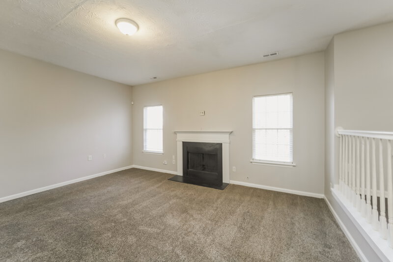 2,360/Mo, 4902 Eagle Creek Dr Charlotte, NC 28269 Living Room View 2