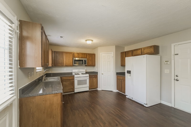 2,360/Mo, 4902 Eagle Creek Dr Charlotte, NC 28269 Kitchen View