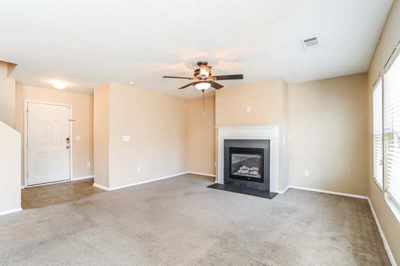 2,140/Mo, 6329 Highland Commons Rd Charlotte, NC 28269 Living Room View