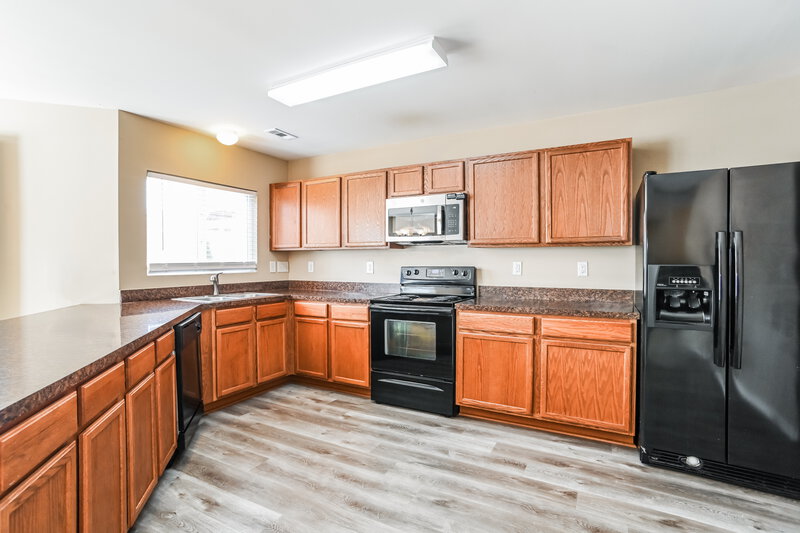 2,140/Mo, 6329 Highland Commons Rd Charlotte, NC 28269 Kitchen View