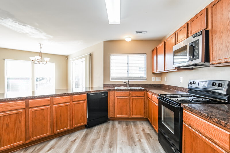2,140/Mo, 6329 Highland Commons Rd Charlotte, NC 28269 Kitchen View 2
