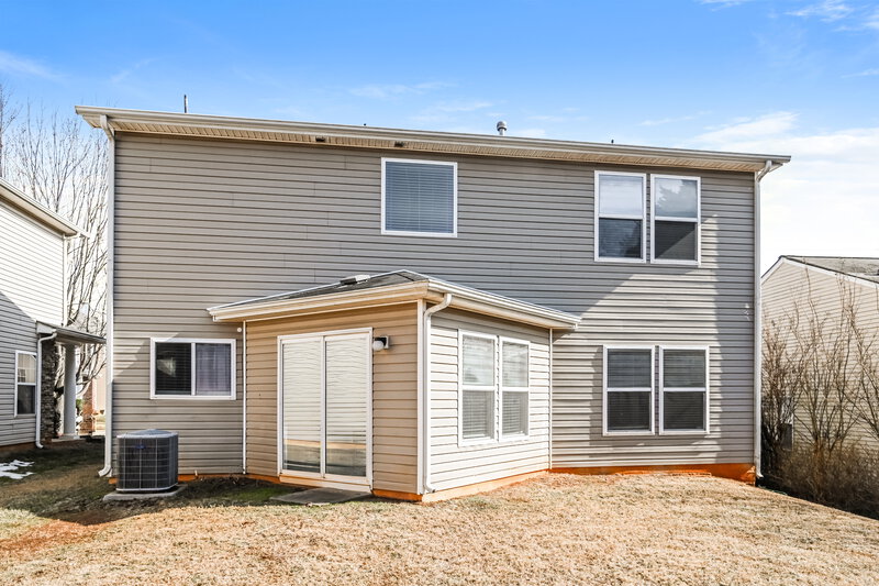 2,140/Mo, 6329 Highland Commons Rd Charlotte, NC 28269 Rear View 2