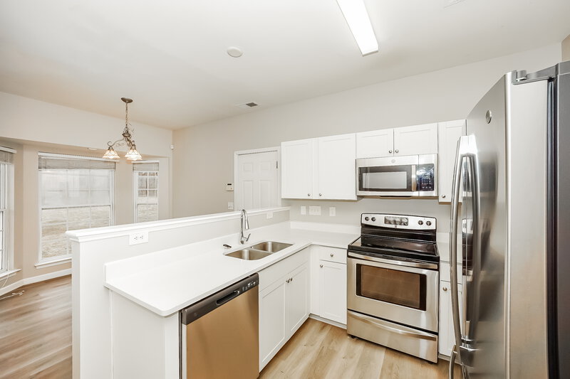 2,310/Mo, 152 Riverfront Pkwy Mount Holly, NC 28120 Kitchen View 2