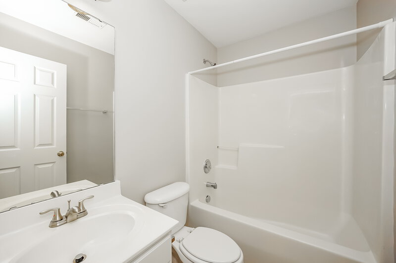 2,310/Mo, 152 Riverfront Pkwy Mount Holly, NC 28120 Bathroom View