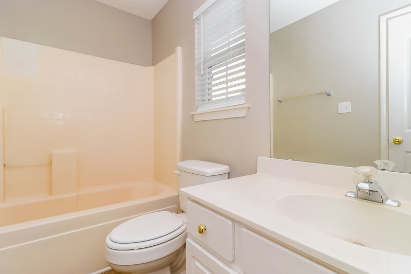 1,675/Mo, 8626 Galena View Dr Charlotte, NC 28269 Bathroom View