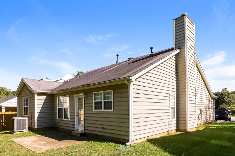 1,675/Mo, 8626 Galena View Dr Charlotte, NC 28269 Rear View