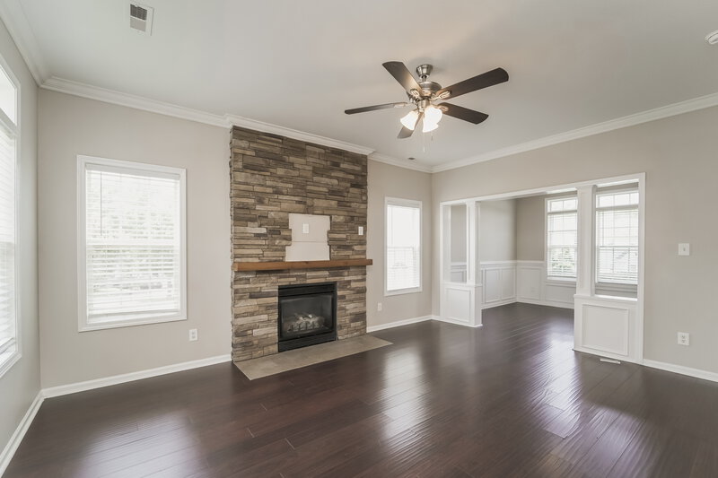 2,375/Mo, 5703 Waverly Lynn Ln Charlotte, NC 28269 Living Room View