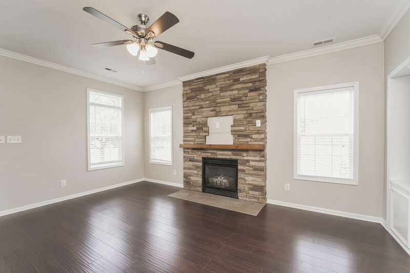 2,375/Mo, 5703 Waverly Lynn Ln Charlotte, NC 28269 Living Room View 2