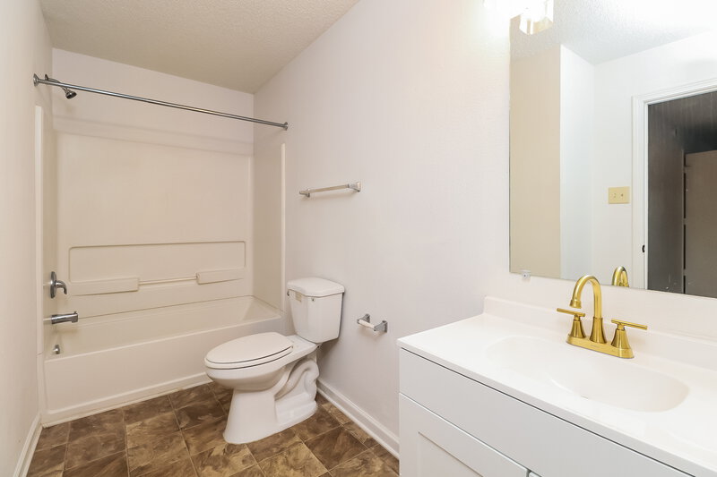 1,810/Mo, 7010 Sycamore Grove Ct Charlotte, NC 28227 Main Bathroom View
