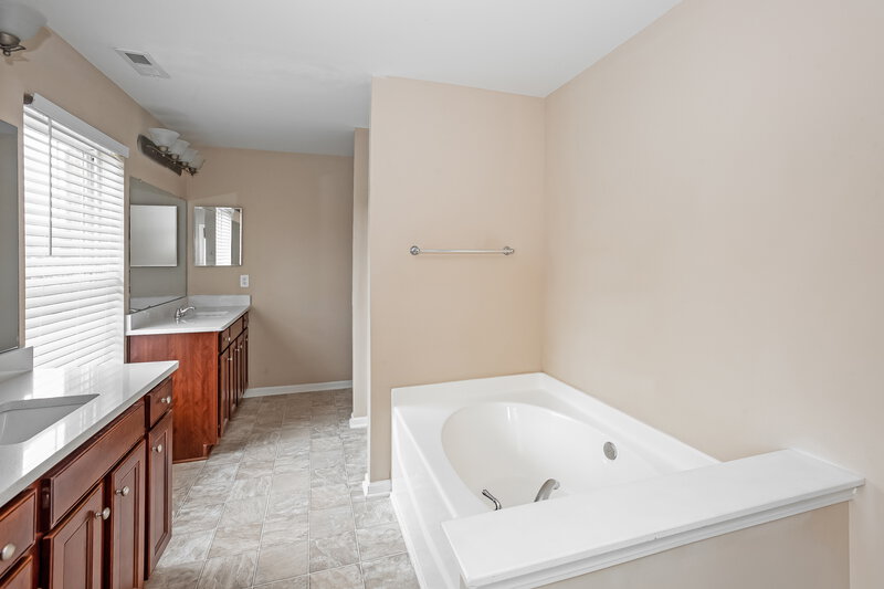 2,425/Mo, 1014 Whippoorwill Ln Indian Trail, NC 28079 Main Bathroom View