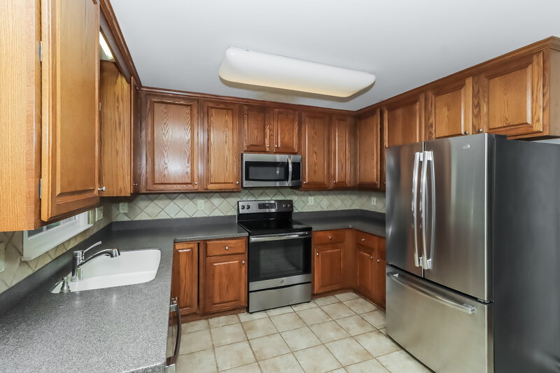 2,170/Mo, 9714 Whitewood Trl Charlotte, NC 28269 Kitchen View