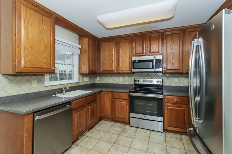 2,170/Mo, 9714 Whitewood Trl Charlotte, NC 28269 Kitchen View 2