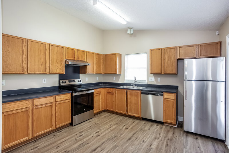 1,905/Mo, 1028 Jordans Pond Ln Charlotte, NC 28214 Kitchen View