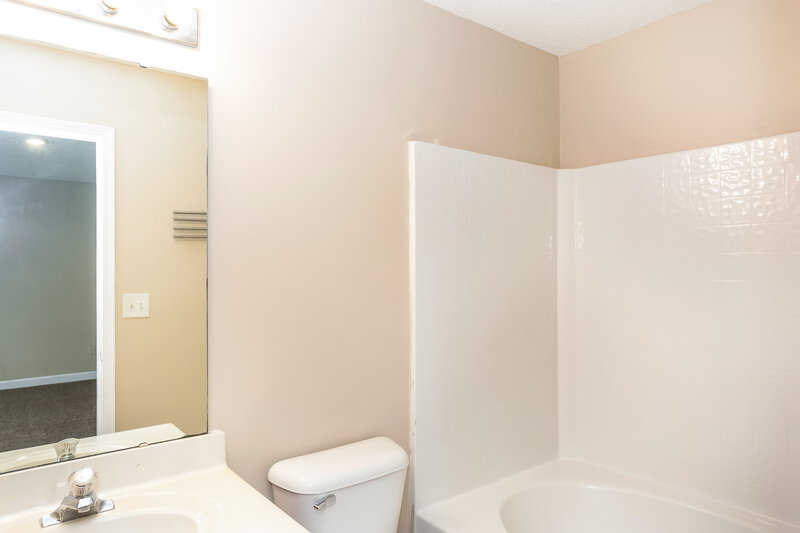 1,905/Mo, 1028 Jordans Pond Ln Charlotte, NC 28214 Main Bathroom View