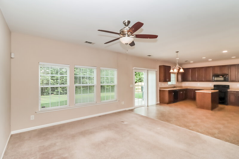 2,265/Mo, 6510 Ridgeview Commons Dr Charlotte, NC 28269 Living Room View
