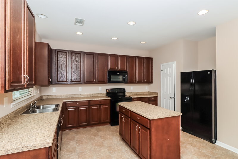 2,265/Mo, 6510 Ridgeview Commons Dr Charlotte, NC 28269 Kitchen View