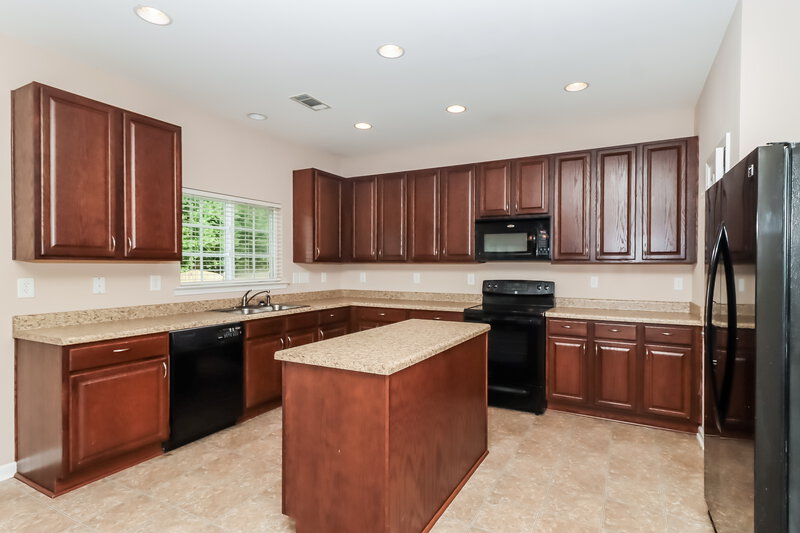 2,265/Mo, 6510 Ridgeview Commons Dr Charlotte, NC 28269 Kitchen View 2