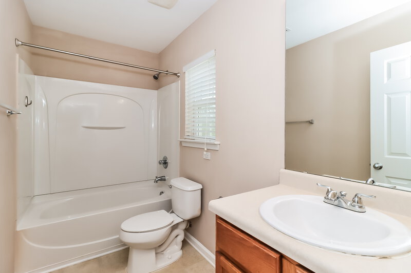 2,265/Mo, 6510 Ridgeview Commons Dr Charlotte, NC 28269 Bathroom View