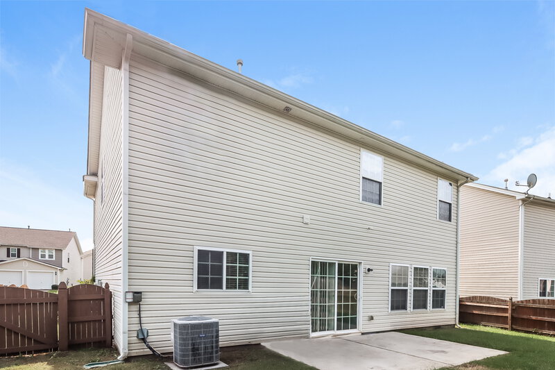 2,265/Mo, 6510 Ridgeview Commons Dr Charlotte, NC 28269 Rear View