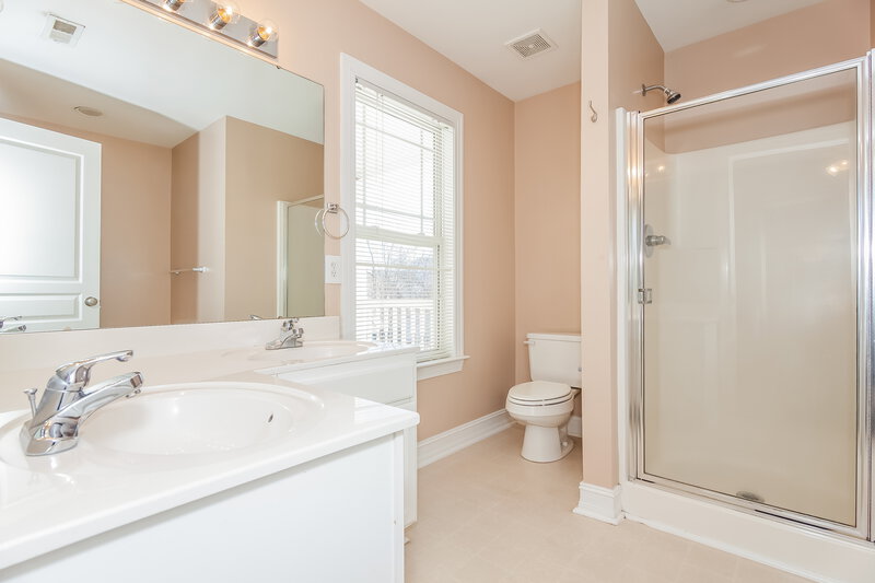 2,085/Mo, 19203 Coachmans Trce Cornelius, NC 28031 Main Bathroom View