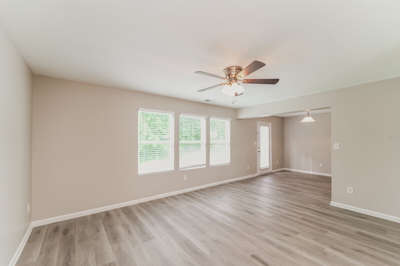 2,085/Mo, 5512 Twin Brook Dr Charlotte, NC 28269 Living Room View 2