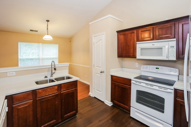 2,135/Mo, 6825 Goldenwillow Dr Charlotte, NC 28215 Misc View 5