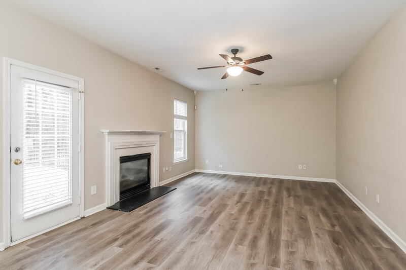 2,130/Mo, 6136 Planters Wood Ln Charlotte, NC 28269 Living Room View