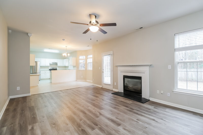 2,130/Mo, 6136 Planters Wood Ln Charlotte, NC 28269 Living Room View 2