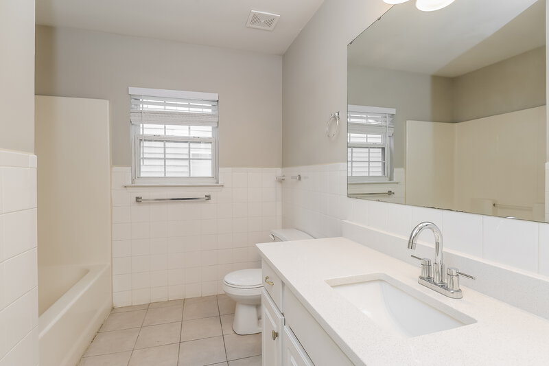 2,130/Mo, 6136 Planters Wood Ln Charlotte, NC 28269 Bathroom View