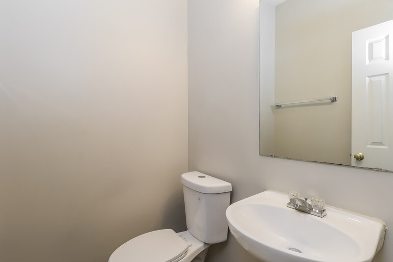 2,130/Mo, 6136 Planters Wood Ln Charlotte, NC 28269 Bathroom View 2