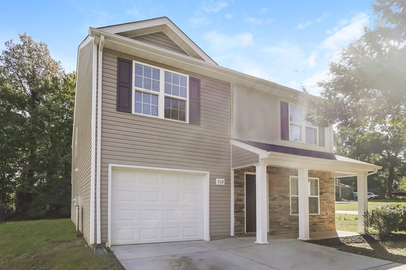 1,915/Mo, 719 Ferrell Ave Charlotte, NC 28216 Front View