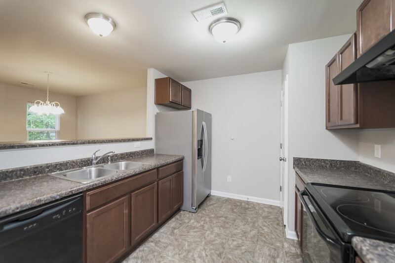 1,915/Mo, 719 Ferrell Ave Charlotte, NC 28216 Kitchen View