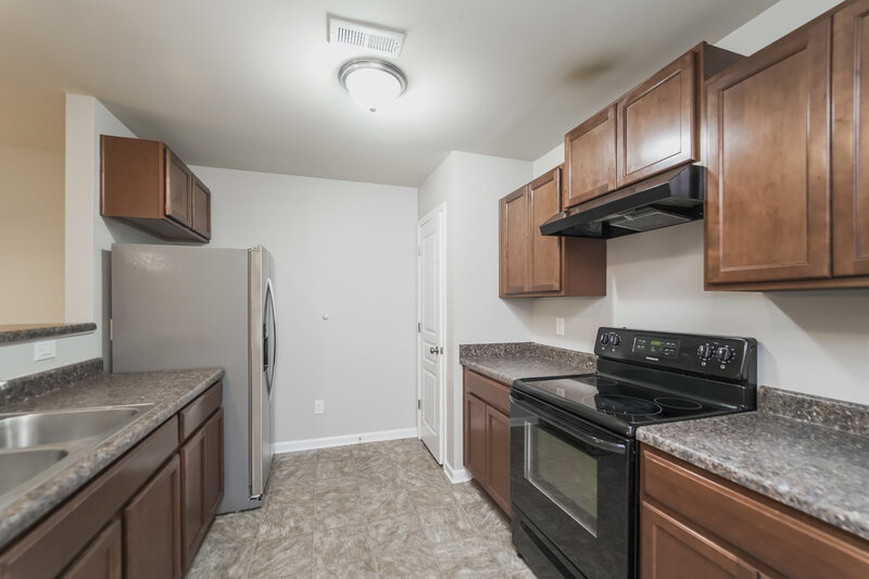 1,915/Mo, 719 Ferrell Ave Charlotte, NC 28216 Kitchen View 2