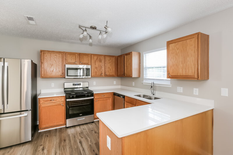 3,220/Mo, 4525 Staffordshire Ln Charlotte, NC 28213 Kitchen View