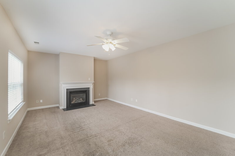 2,550/Mo, 2865 Island Point Dr NW Concord, NC 28027 Living Room View 2