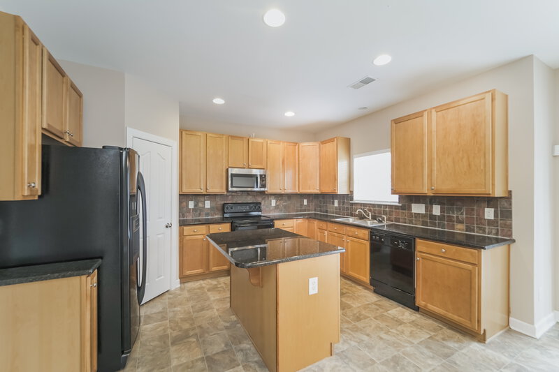 2,550/Mo, 2865 Island Point Dr NW Concord, NC 28027 Kitchen View 2