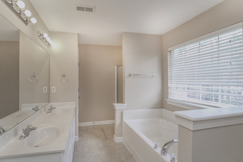 2,550/Mo, 2865 Island Point Dr NW Concord, NC 28027 Main Bathroom View