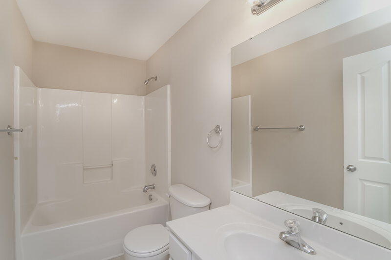 2,550/Mo, 2865 Island Point Dr NW Concord, NC 28027 Bathroom View