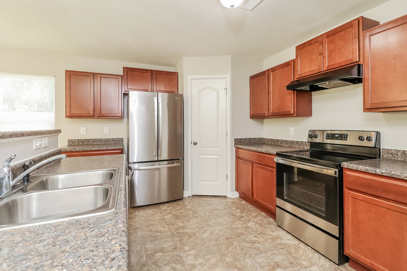 1,970/Mo, 117 Ashmore Dr Mount Holly, NC 28120 Kitchen View 2