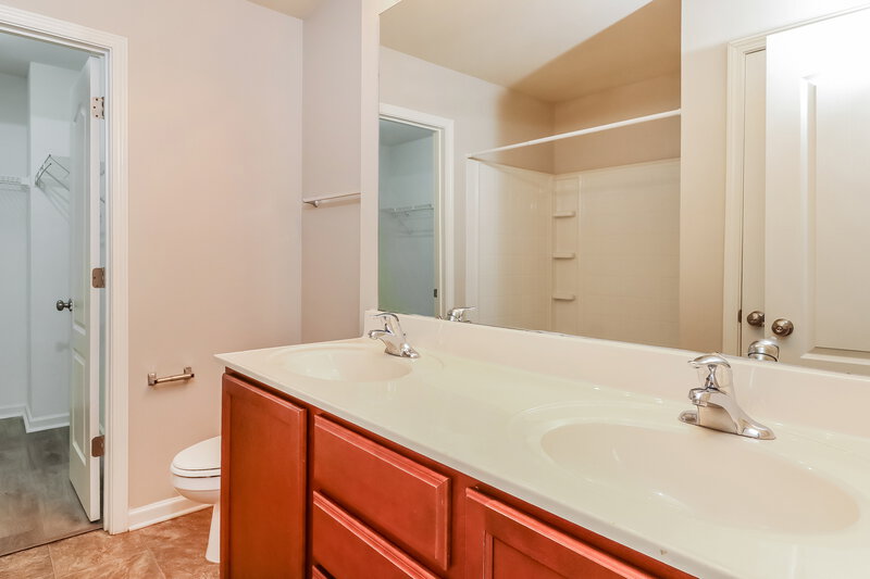 1,970/Mo, 117 Ashmore Dr Mount Holly, NC 28120 Main Bathroom View