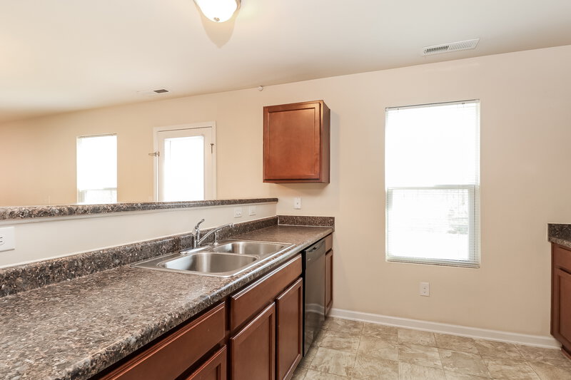 1,850/Mo, 160 Autumn Bluff Cir Mount Holly, NC 28120 Kitchen View
