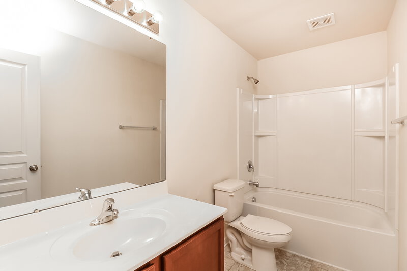 1,850/Mo, 160 Autumn Bluff Cir Mount Holly, NC 28120 Bathroom View