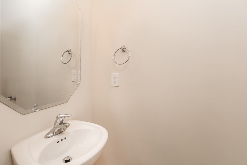 1,850/Mo, 160 Autumn Bluff Cir Mount Holly, NC 28120 Bathroom View 2